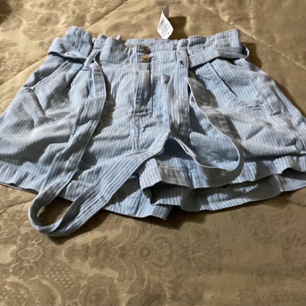 AE Mom short